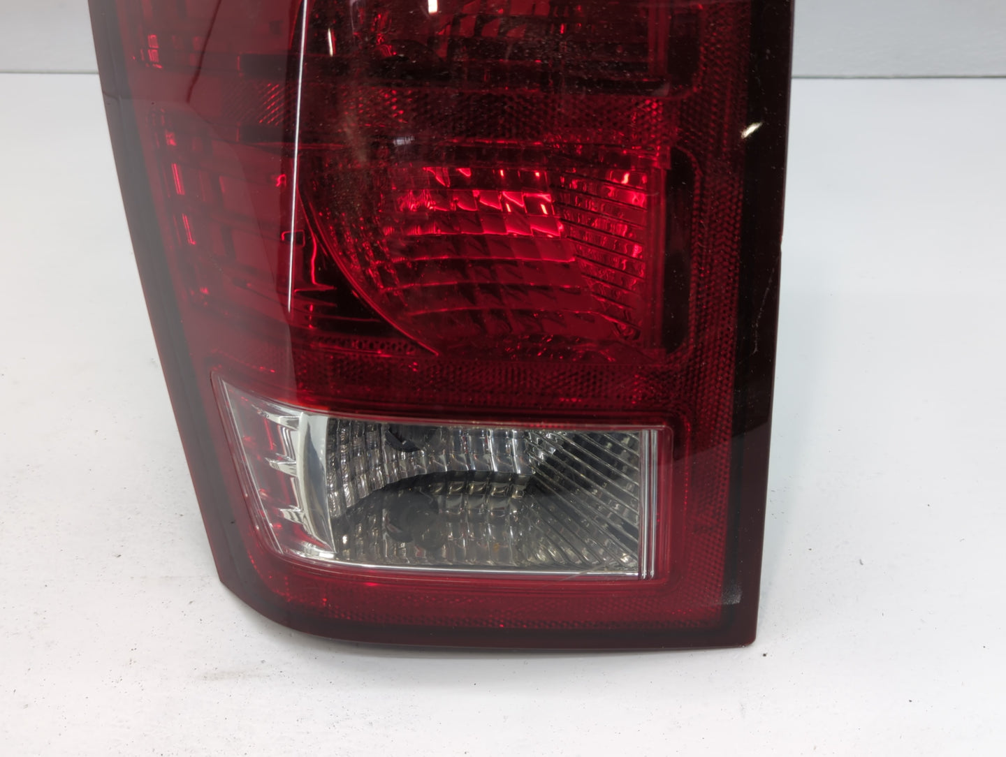 2007-2010 Jeep Grand Cherokee Tail Light Assembly Driver Left OEM P/N:55079013AB Fits Fits 2007 2008 2009 2010 OEM Used Auto