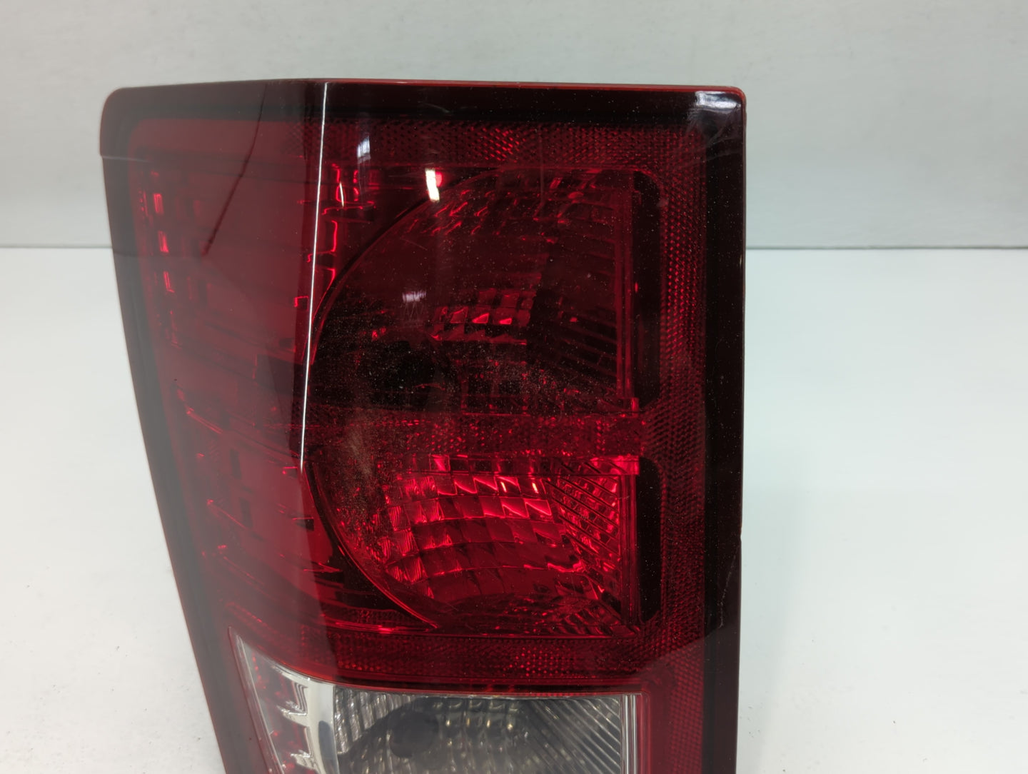 2007-2010 Jeep Grand Cherokee Tail Light Assembly Driver Left OEM P/N:55079013AB Fits Fits 2007 2008 2009 2010 OEM Used Auto