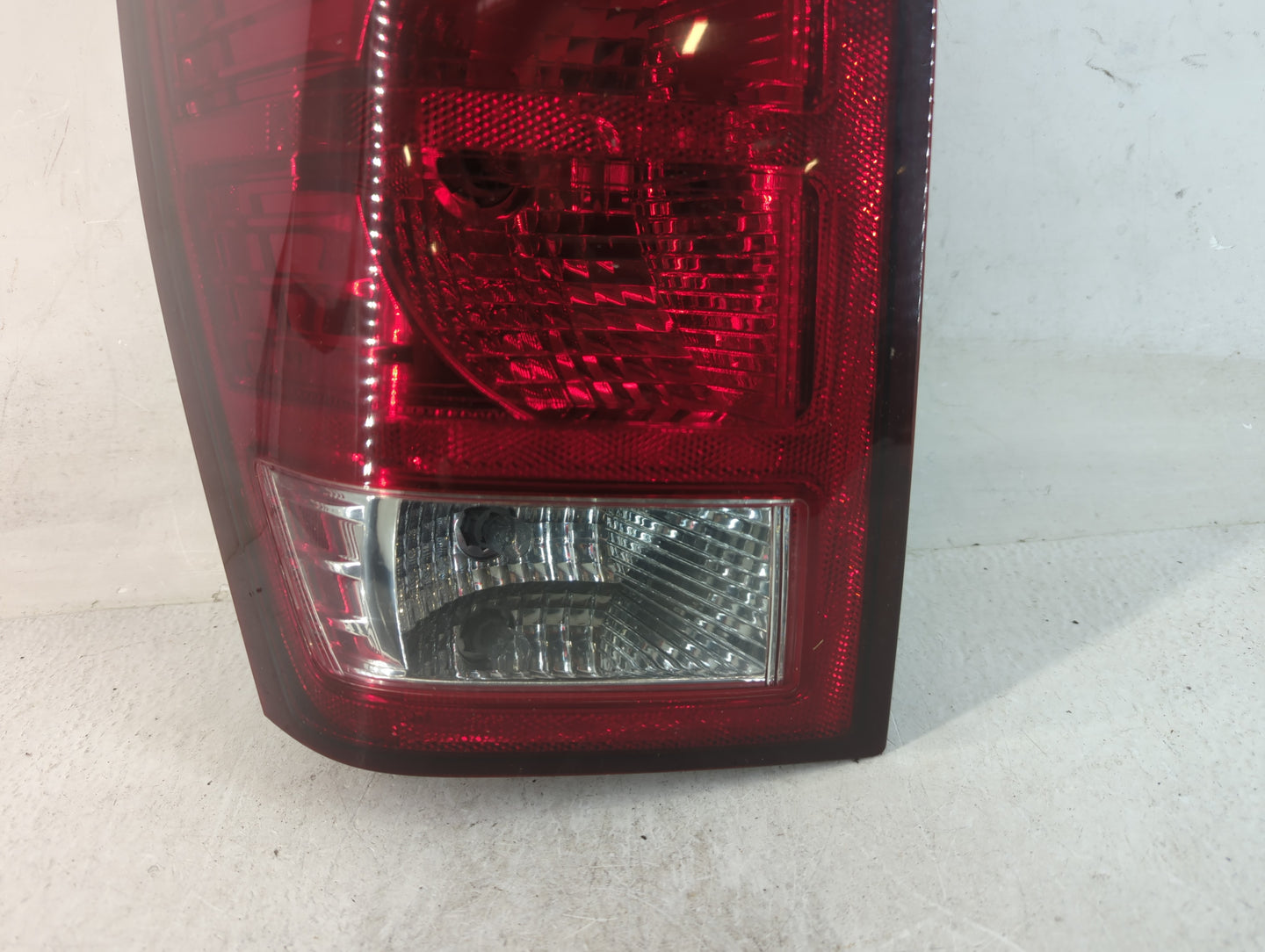 2007-2010 Jeep Grand Cherokee Tail Light Assembly Driver Left OEM P/N:55079013AC Fits Fits 2007 2008 2009 2010 OEM Used Auto