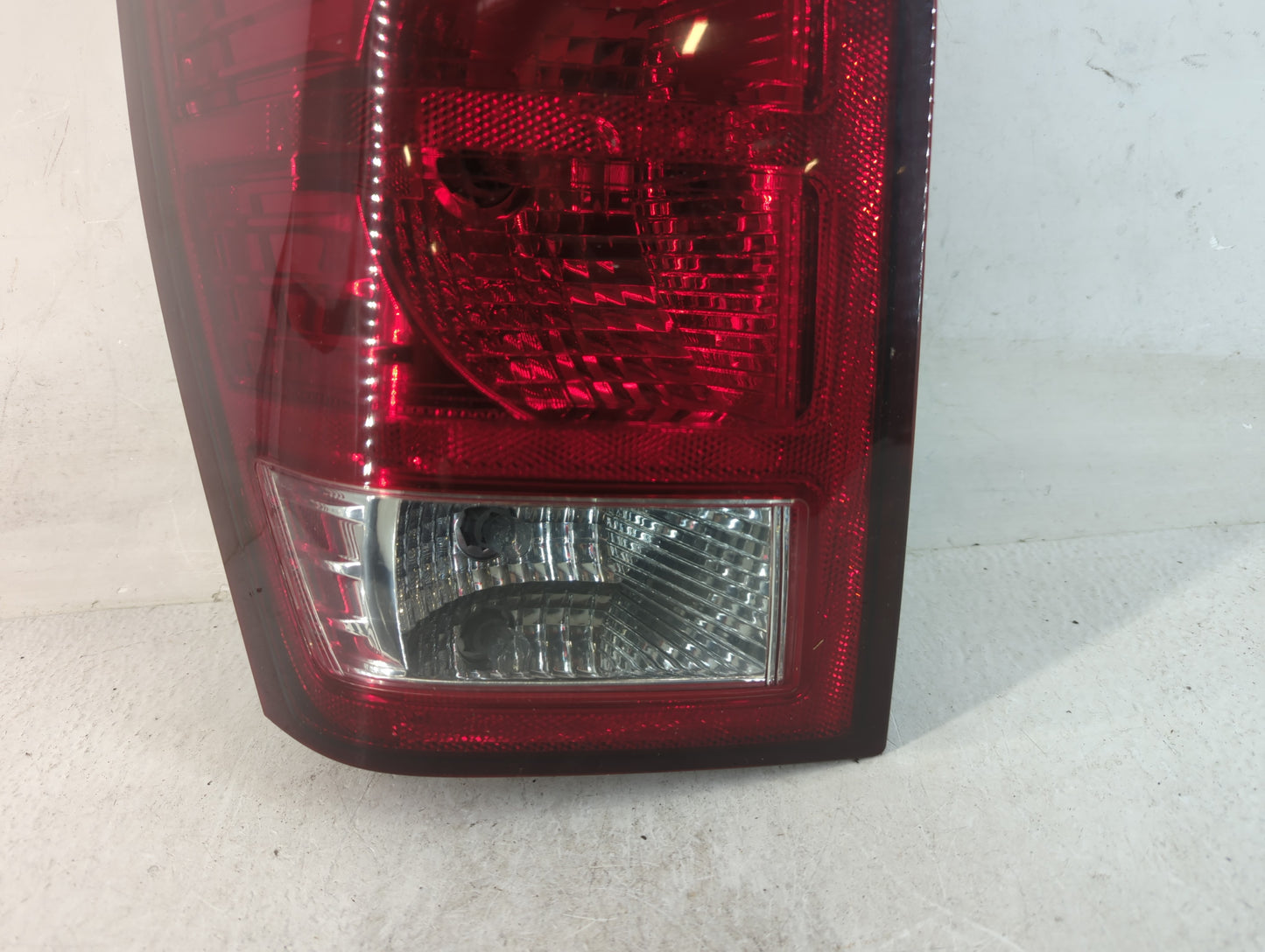 2007-2010 Jeep Grand Cherokee Tail Light Assembly Driver Left OEM P/N:55079013AC Fits Fits 2007 2008 2009 2010 OEM Used Auto