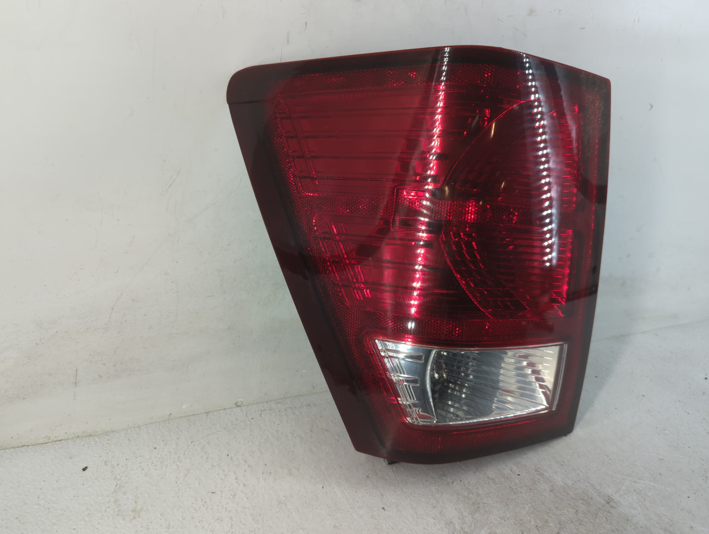 2007-2010 Jeep Grand Cherokee Tail Light Assembly Driver Left OEM P/N:55079013AC Fits Fits 2007 2008 2009 2010 OEM Used Auto