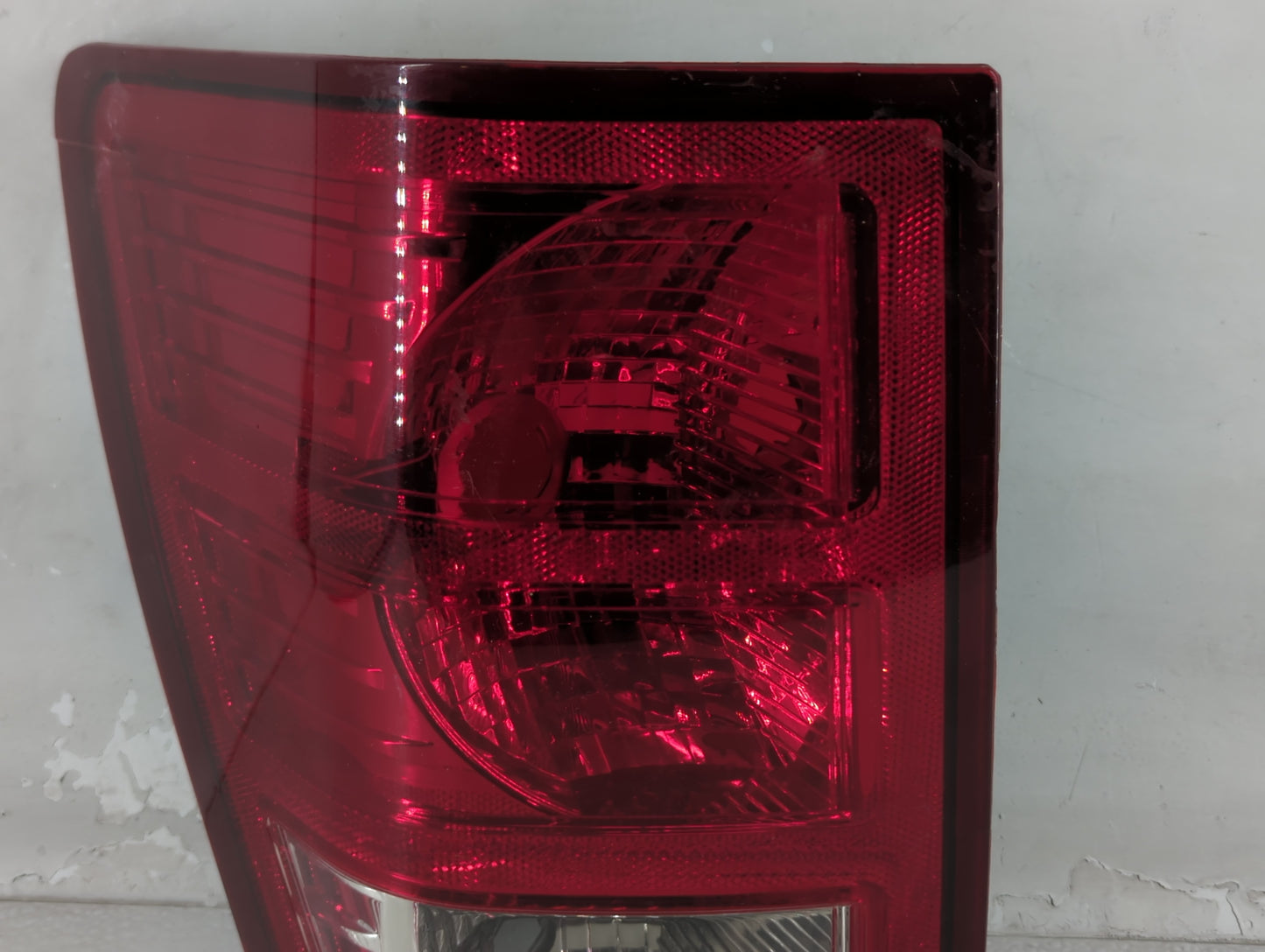 2007-2010 Jeep Grand Cherokee Tail Light Assembly Driver Left OEM P/N:20220509 333-1950L-AC Fits Fits 2007 2008 2009 2010 OE