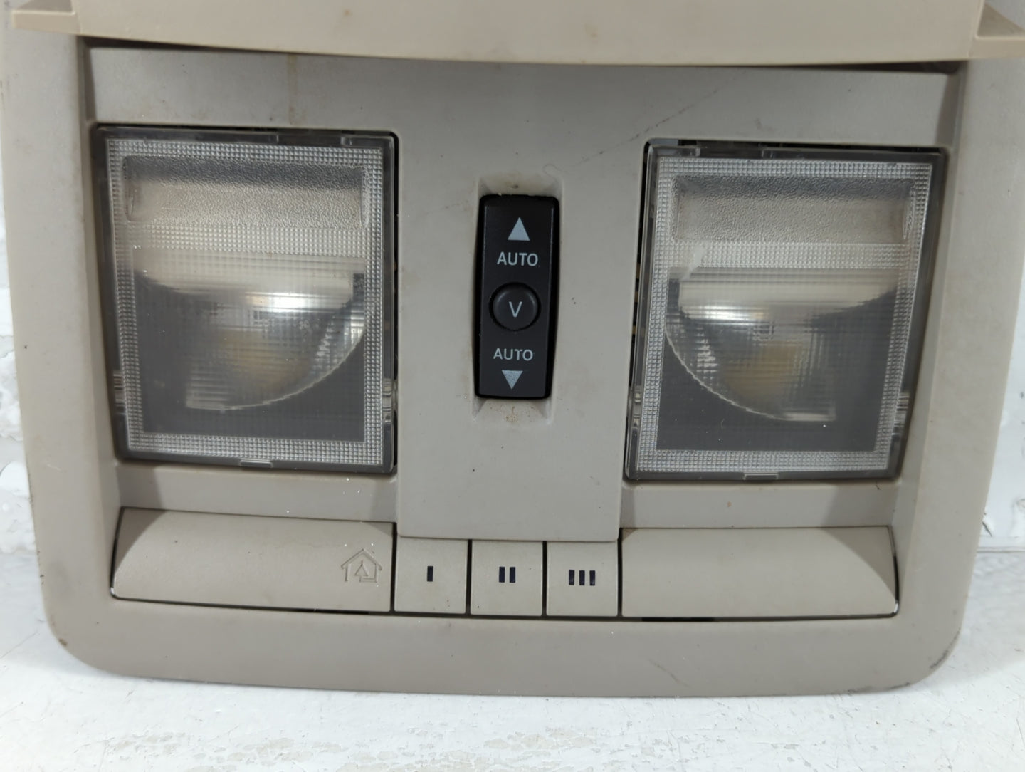2005-2010 Jeep Grand Cherokee Overhead Roof Console Interior Dome Light - Oemusedautoparts1.com