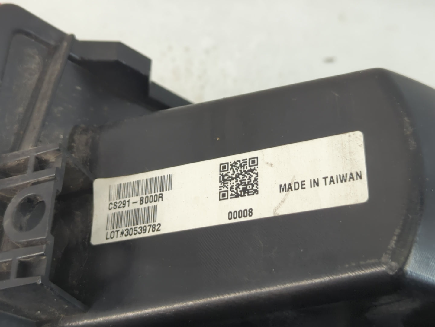 2007-2010 Jeep Grand Cherokee Tail Light Assembly Passenger Right OEM P/N:CS291-B000R Fits Fits 2007 2008 2009 2010 OEM Used
