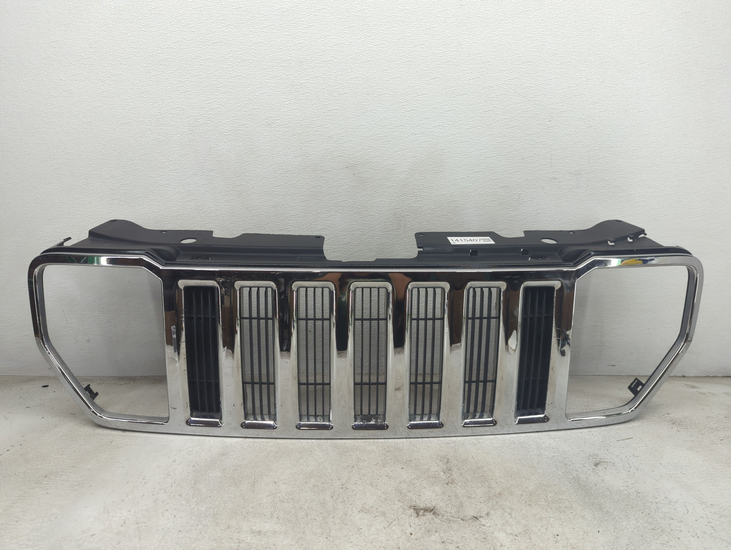 2008-2012 Jeep Liberty Front Grille Bumper Not Included - Oemusedautoparts1.com
