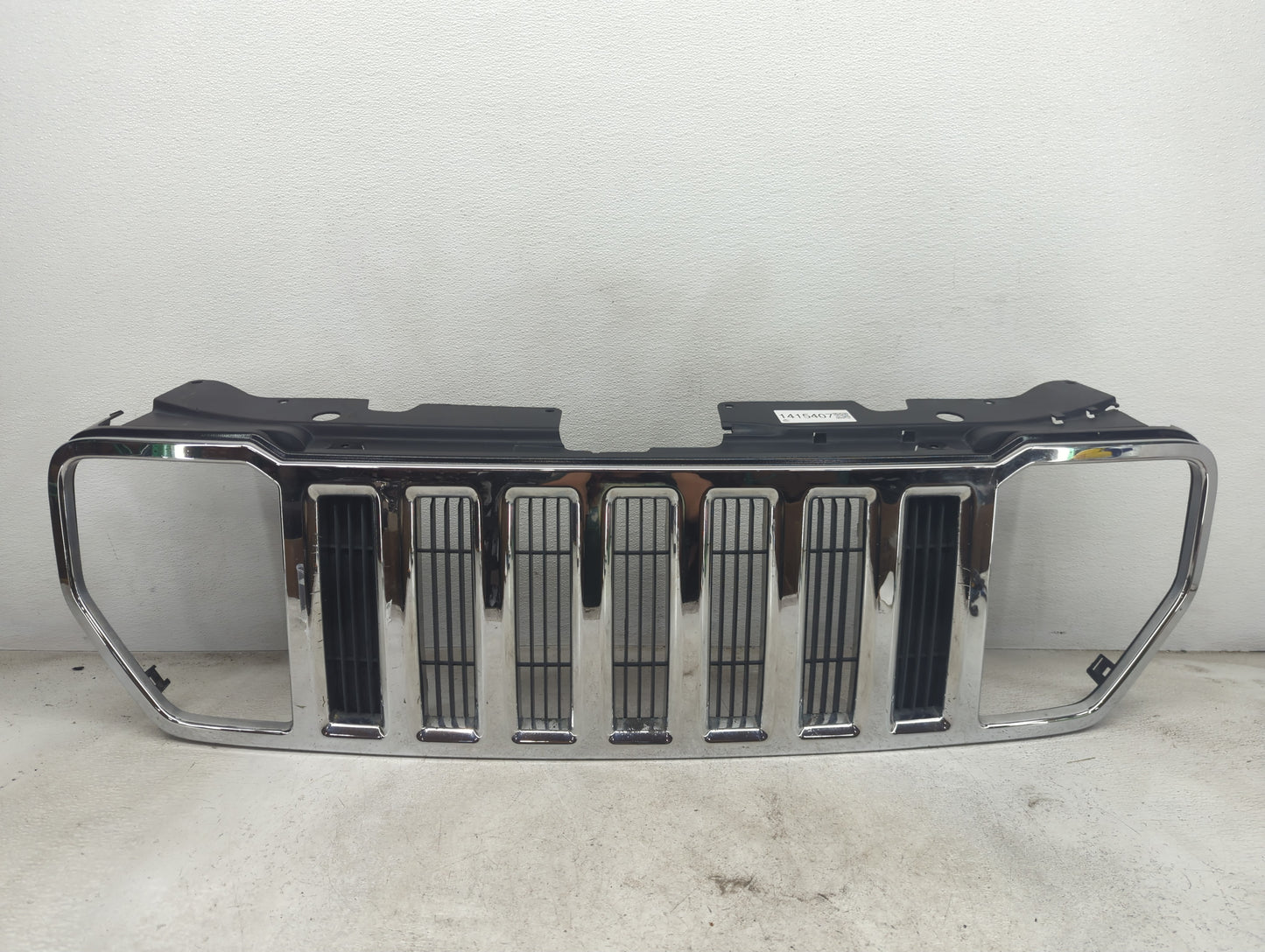 2008-2012 Jeep Liberty Front Grille Bumper Not Included - Oemusedautoparts1.com