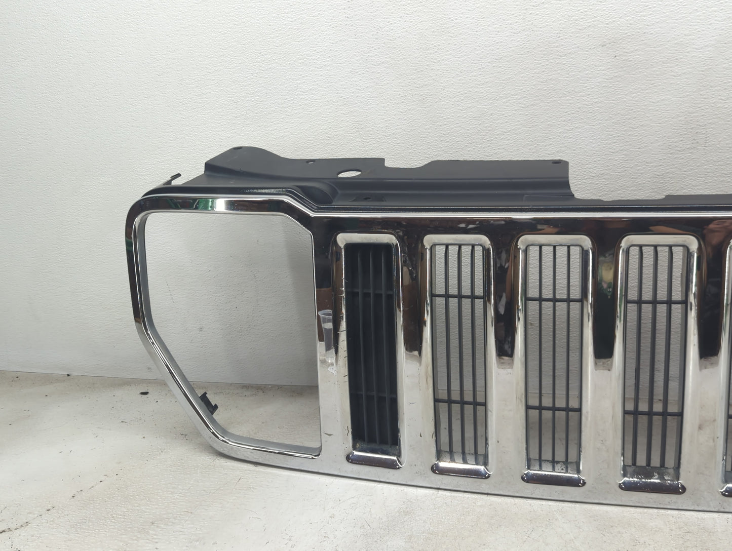 2008-2012 Jeep Liberty Front Grille Bumper Not Included - Oemusedautoparts1.com
