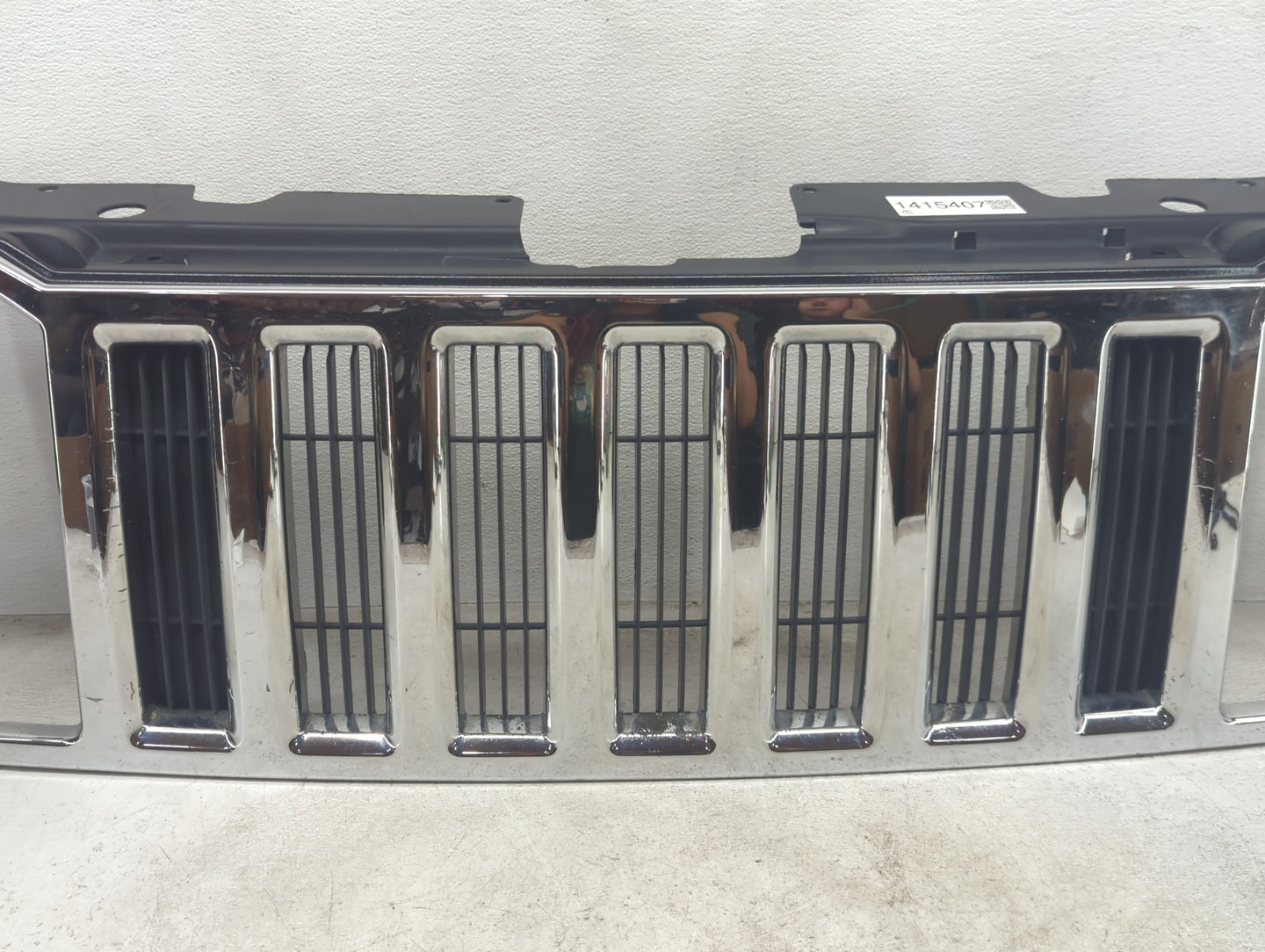 2008-2012 Jeep Liberty Front Grille Bumper Not Included - Oemusedautoparts1.com