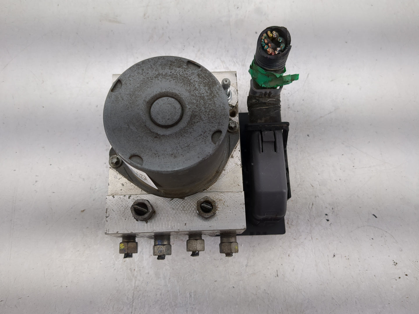 2008 Jeep Liberty ABS Pump Control Module Replacement P/N:88508 E0100 0 265 951 011 Fits OEM Used Auto Parts - Oemusedautopa