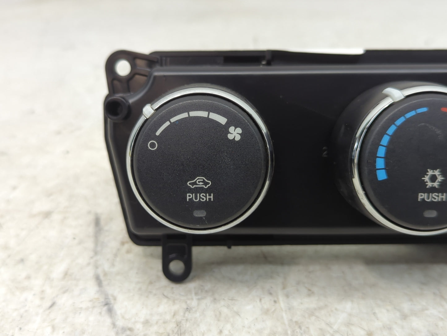 2008-2009 Jeep Liberty Climate Control Module Temperature AC/Heater Replacement P/N:P55111829AD Fits Fits 2008 2009 OEM Used