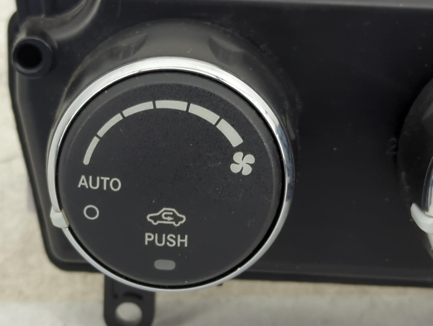 2008-2009 Jeep Liberty Climate Control Module Temperature AC/Heater Replacement P/N:P55111816AE Fits Fits 2008 2009 OEM Used