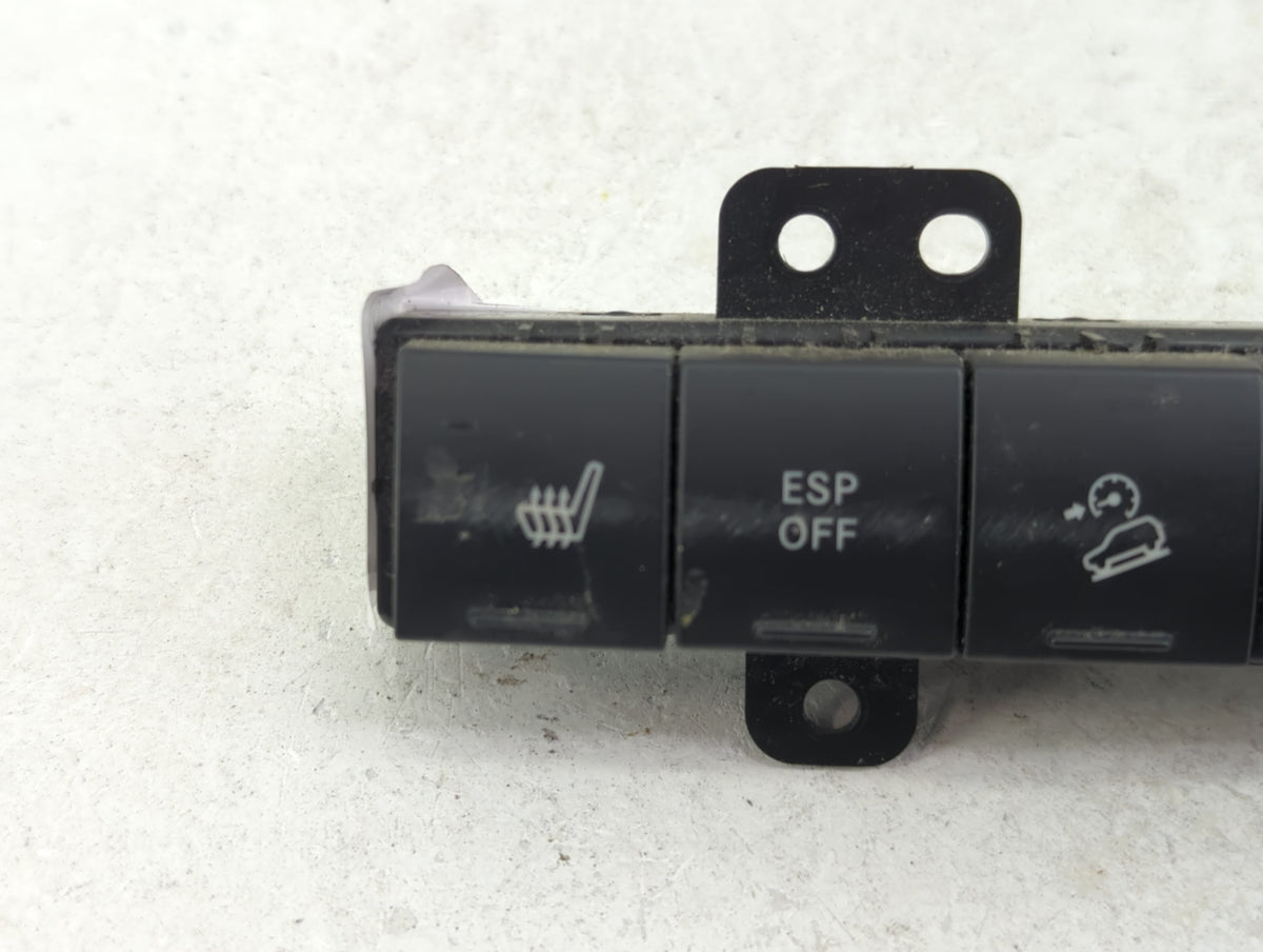 2008 Jeep Liberty Hazard Switch 033802701|p04602989aa - Oemusedautoparts1.com