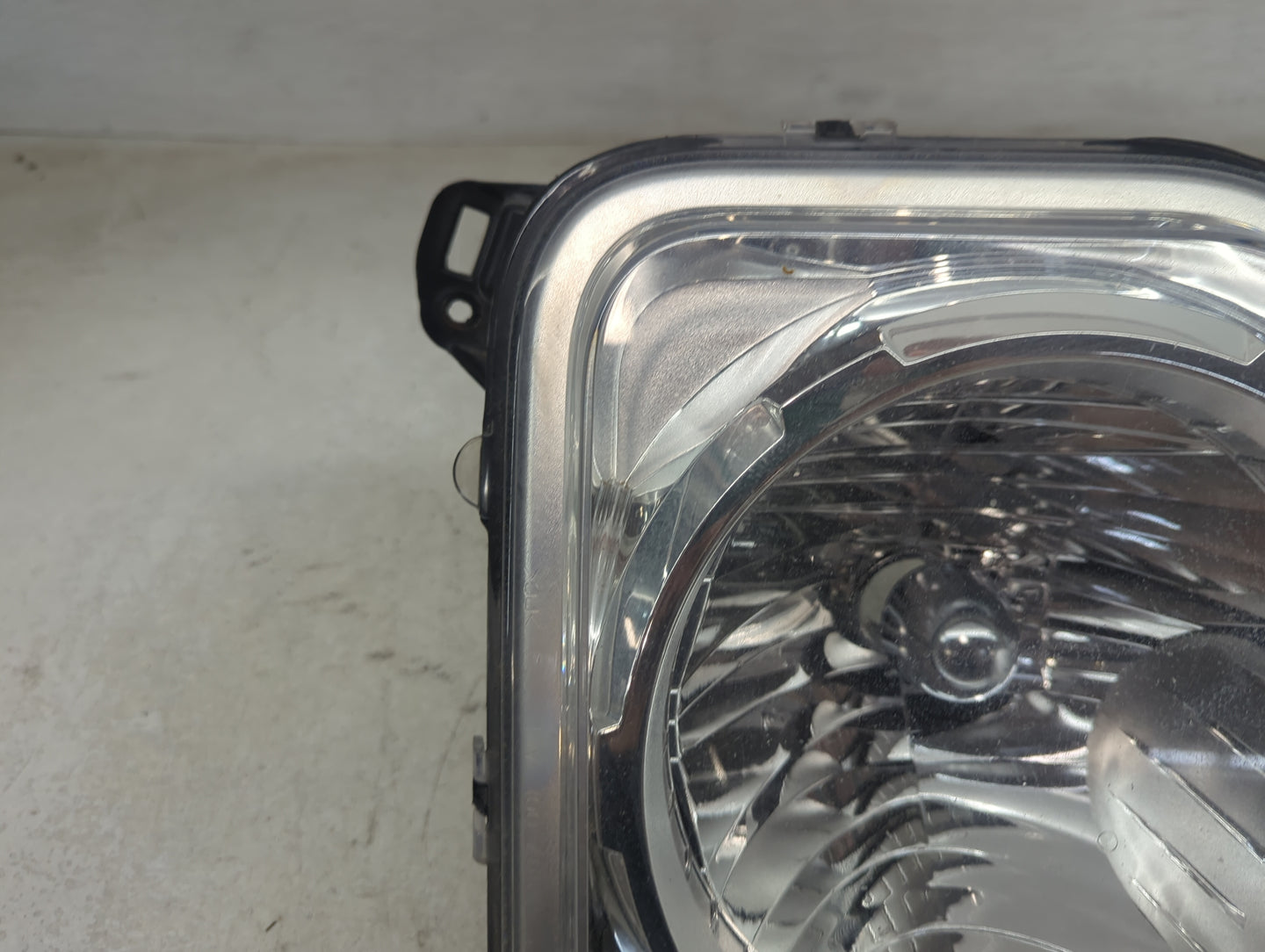 2008-2012 Jeep Liberty Driver Left Oem Head Light Headlight Lamp 1467197 - Oemusedautoparts1.com