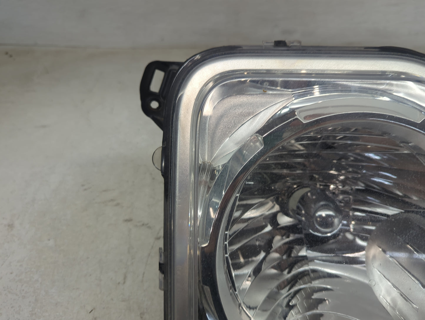2008-2012 Jeep Liberty Driver Left Oem Head Light Headlight Lamp 1467197 - Oemusedautoparts1.com