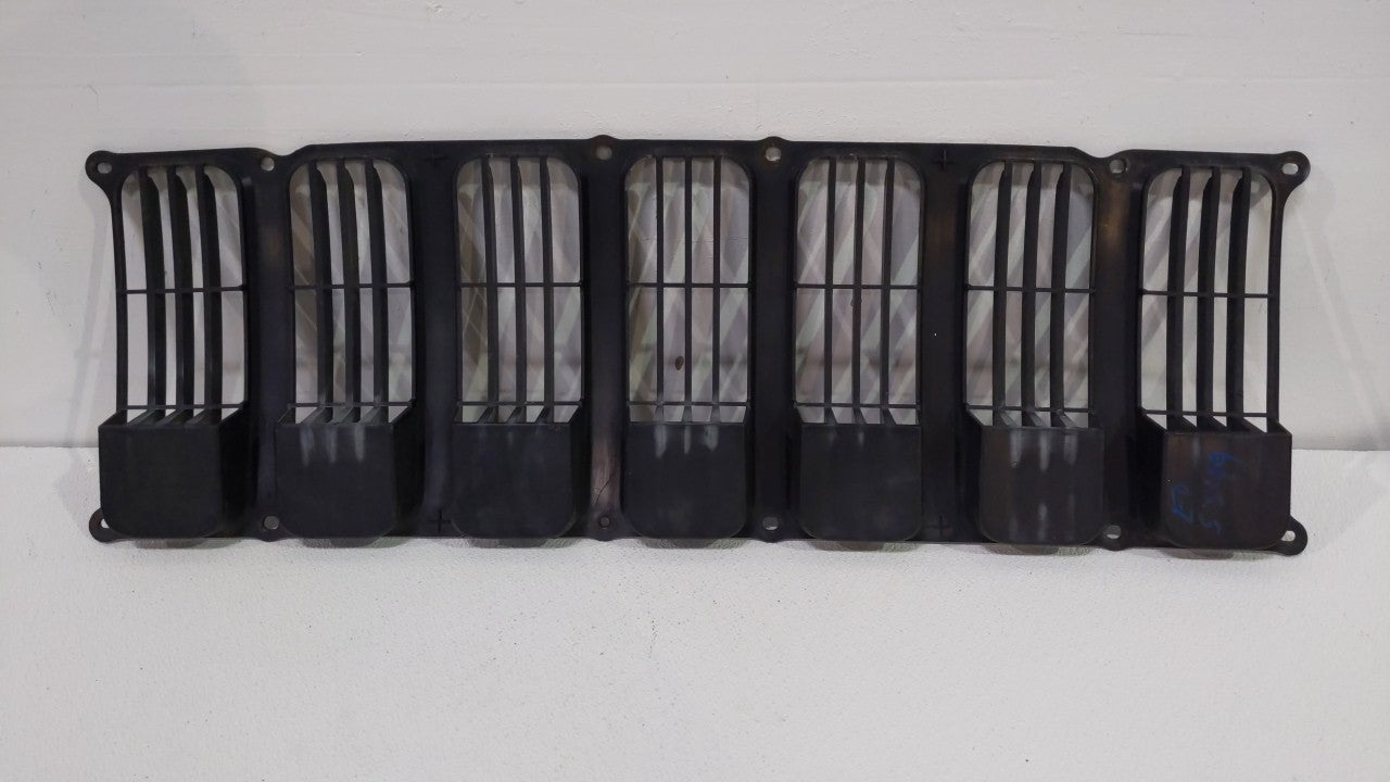 2007-2010 Jeep Patriot Front Grille Bumper Not Included - Oemusedautoparts1.com