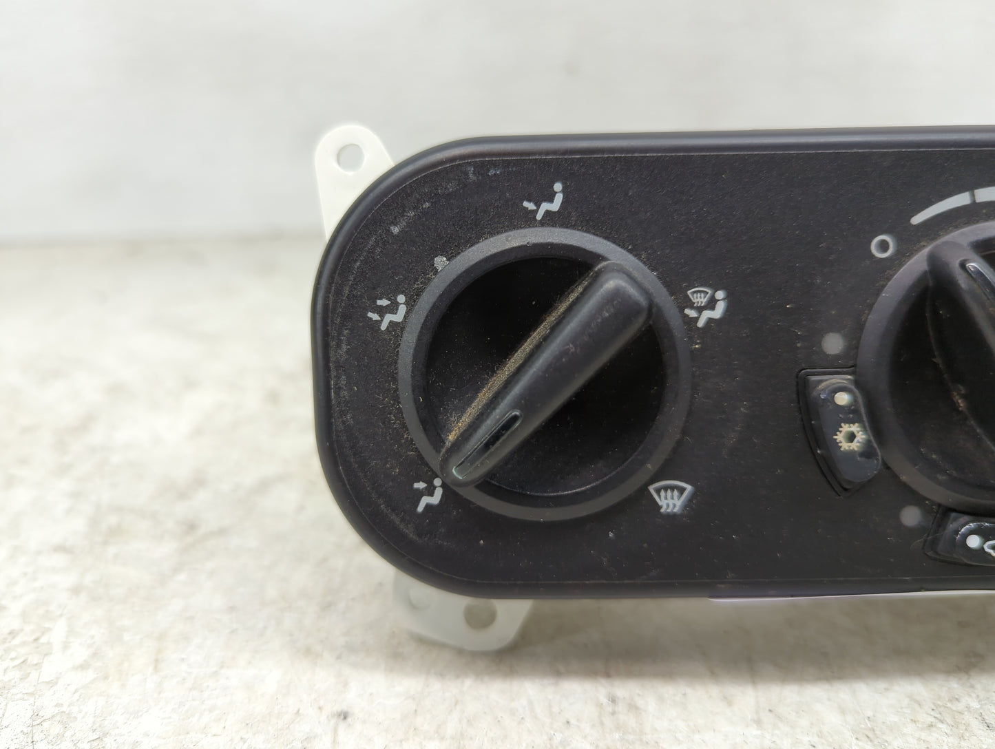 2007-2009 Jeep Patriot Climate Control Module Temperature AC/Heater Replacement P/N:P55111874AE Fits Fits 2007 2008 2009 OEM