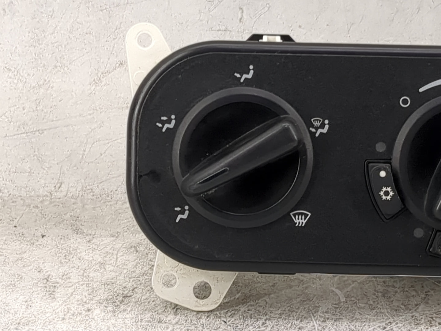 2007-2009 Jeep Patriot Climate Control Module Temperature AC/Heater Replacement P/N:P55111874AC Fits Fits 2007 2008 2009 OEM