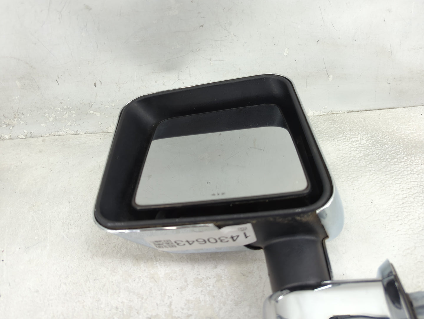 2007-2010 Jeep Wrangler Driver Side View Mirror - Left Door Mirror OEM Used - Oemusedautoparts1.com