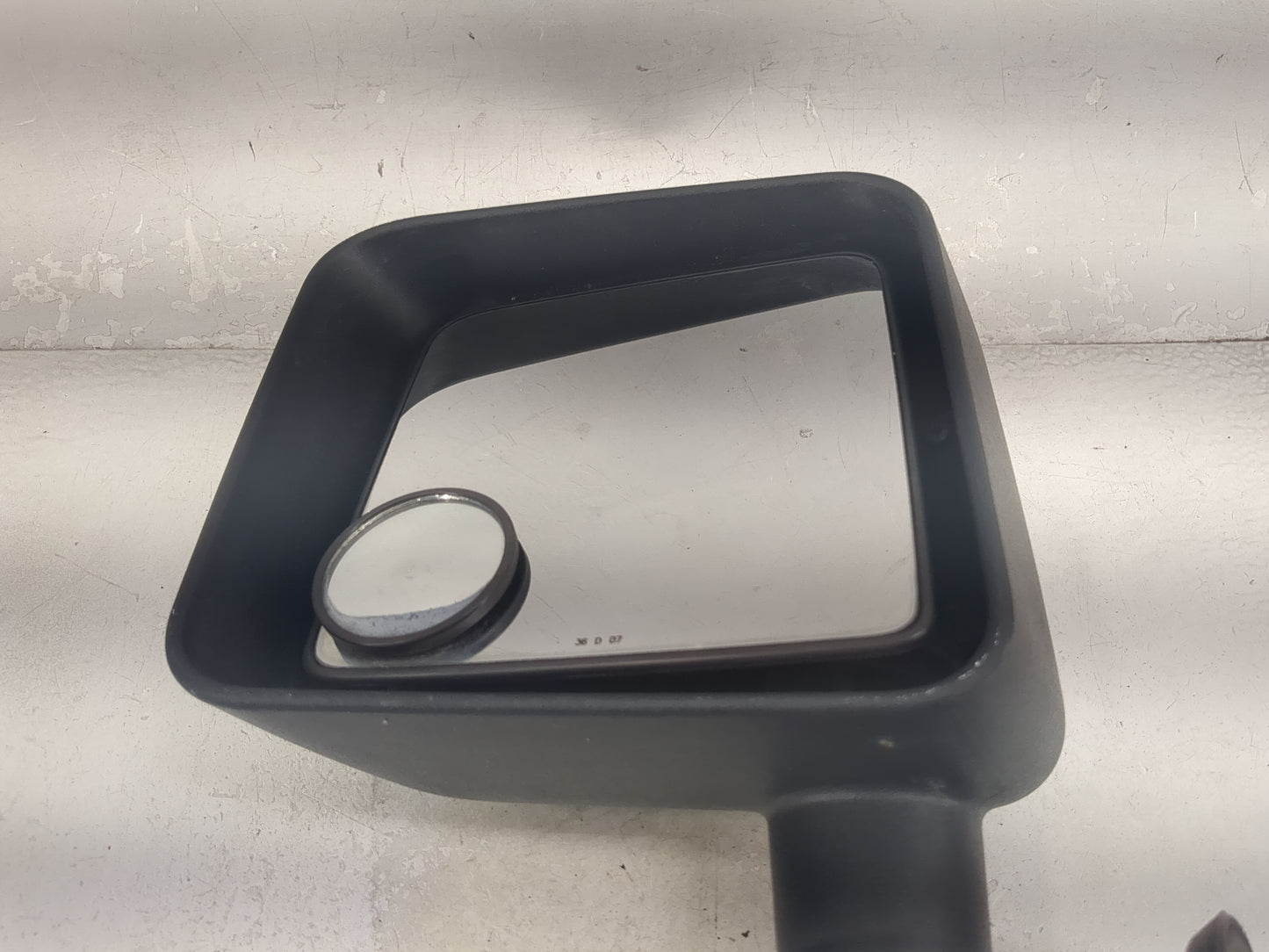 2007-2010 Jeep Wrangler Driver Side View Mirror - Left Door Mirror OEM Used - Oemusedautoparts1.com