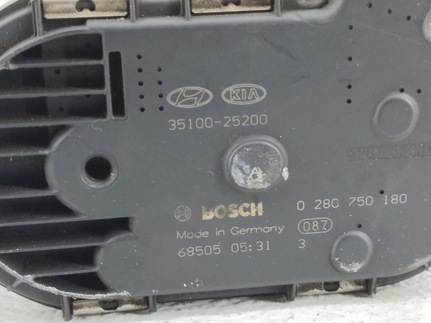 2006-2010 Kia Optima Throttle Body P/N:35100-25200 Fits Fits 2006 2007 2008 2009 2010 2011 2012 2013 OEM Used Auto Parts - O