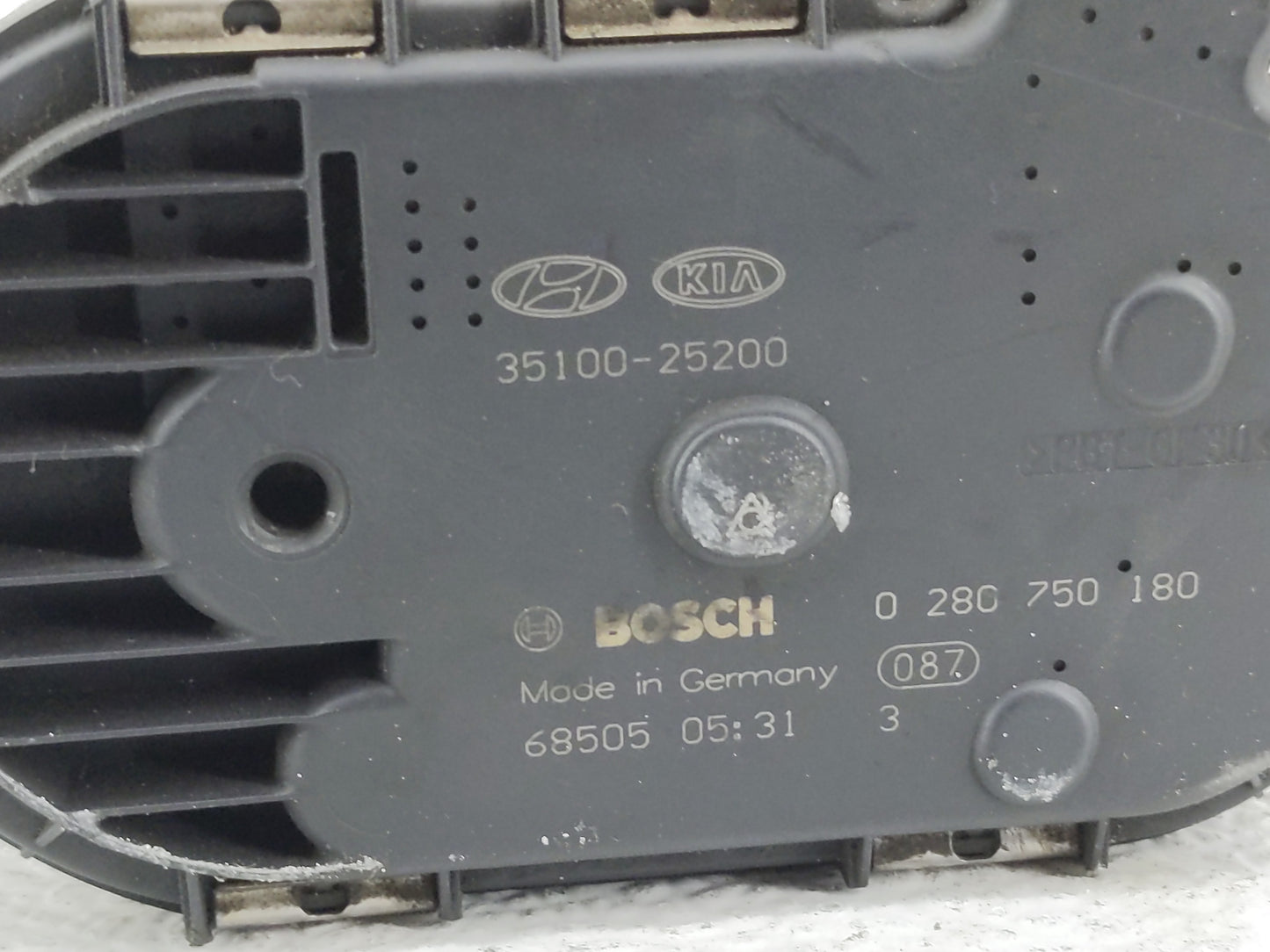 2006-2010 Kia Optima Throttle Body P/N:35100-25200 Fits Fits 2006 2007 2008 2009 2010 2011 2012 2013 OEM Used Auto Parts - O