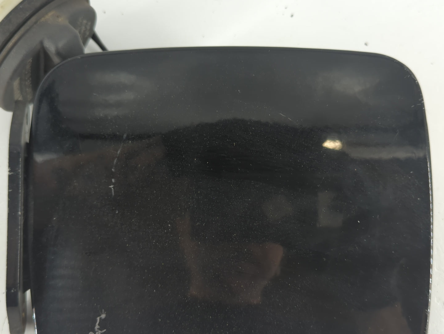2008 Kia Optima Fuel Tank Door Lid Gas Tank - Oemusedautoparts1.com