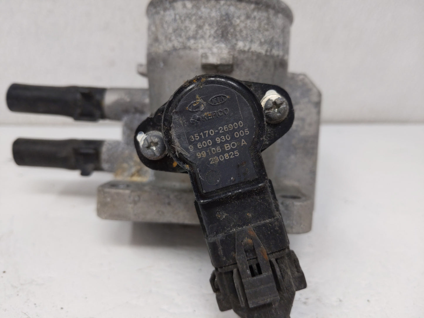 2006-2011 Kia Rio Throttle Body P/N:35170-26900 35100-26860 Fits Fits 2006 2007 2008 2009 2010 2011 OEM Used Auto Parts - Oe