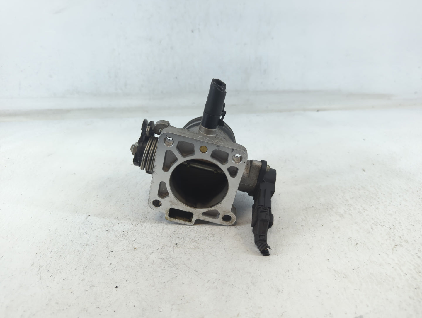 2006-2011 Kia Rio Throttle Body P/N:35170-26900 Fits Fits 2006 2007 2008 2009 2010 2011 OEM Used Auto Parts - Oemusedautopar