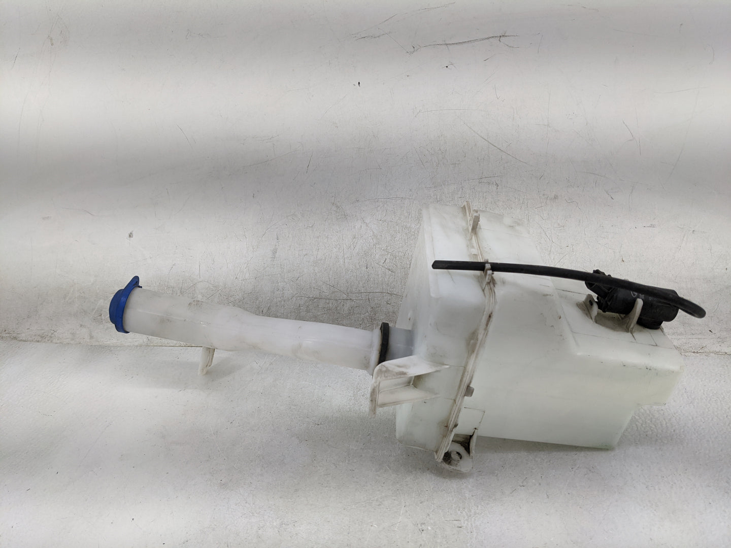 Kia Rio5 Windshield Washer Fluid Reservoir Bottle Oem - Oemusedautoparts1.com