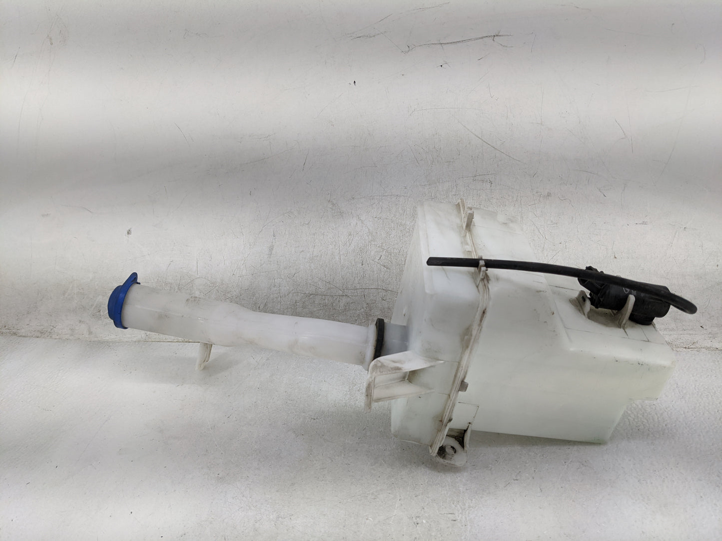 Kia Rio5 Windshield Washer Fluid Reservoir Bottle Oem - Oemusedautoparts1.com