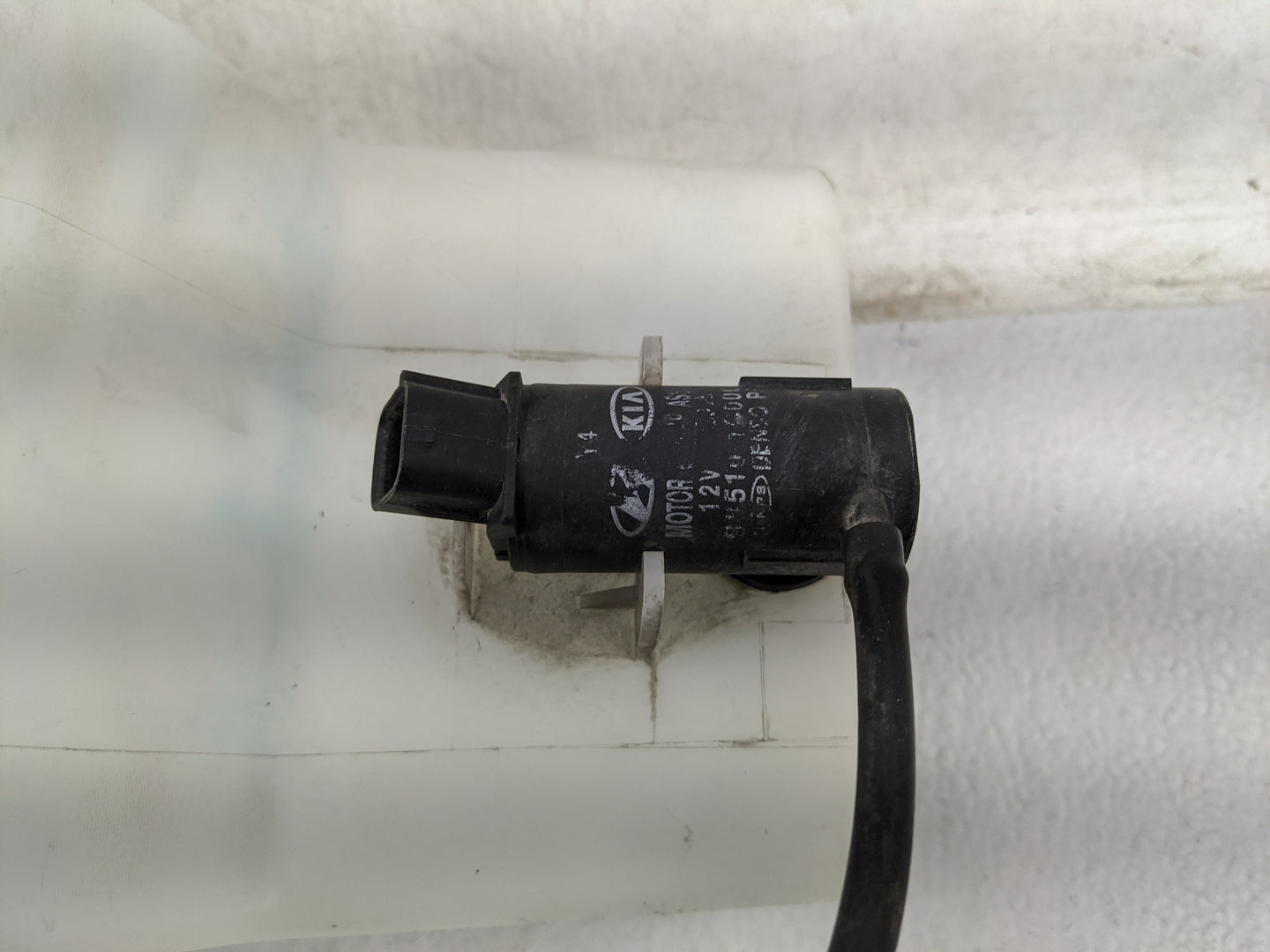Kia Rio5 Windshield Washer Fluid Reservoir Bottle Oem - Oemusedautoparts1.com