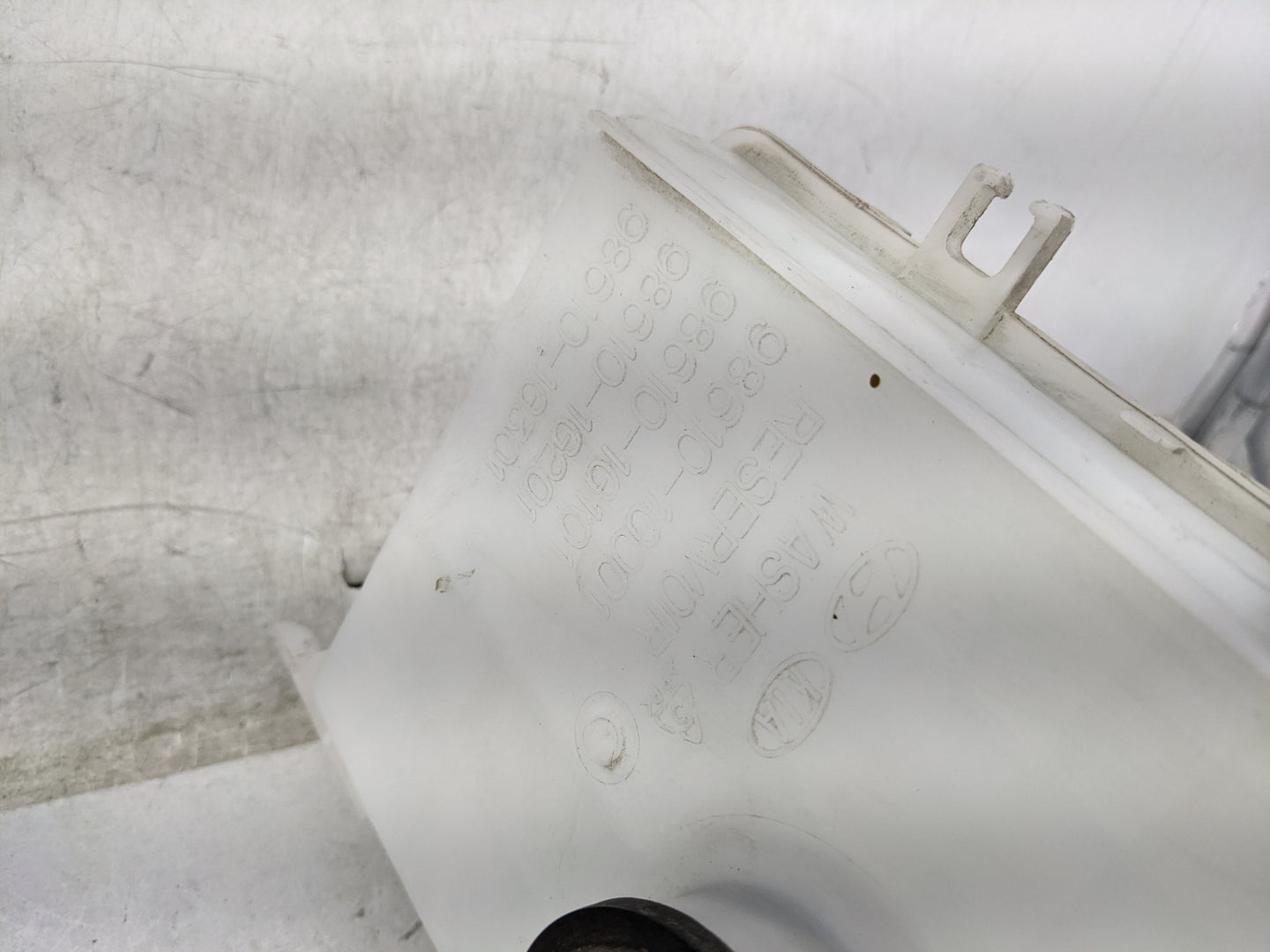 Kia Rio5 Windshield Washer Fluid Reservoir Bottle Oem - Oemusedautoparts1.com