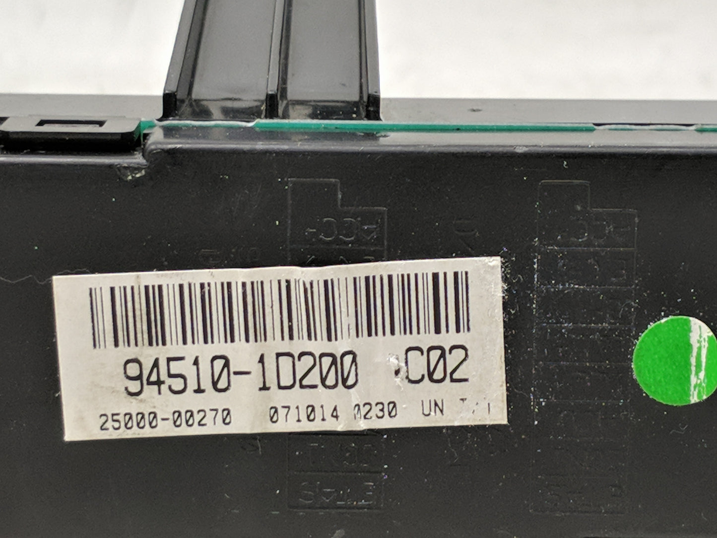 2007-2012 Kia Rondo Information Display Screen - Oemusedautoparts1.com