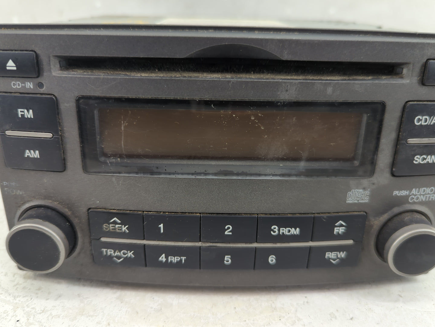 2007-2008 Kia Rondo Radio AM FM Cd Player Receiver Replacement P/N:96140-1D1013W Fits Fits 2007 2008 OEM Used Auto Parts - O