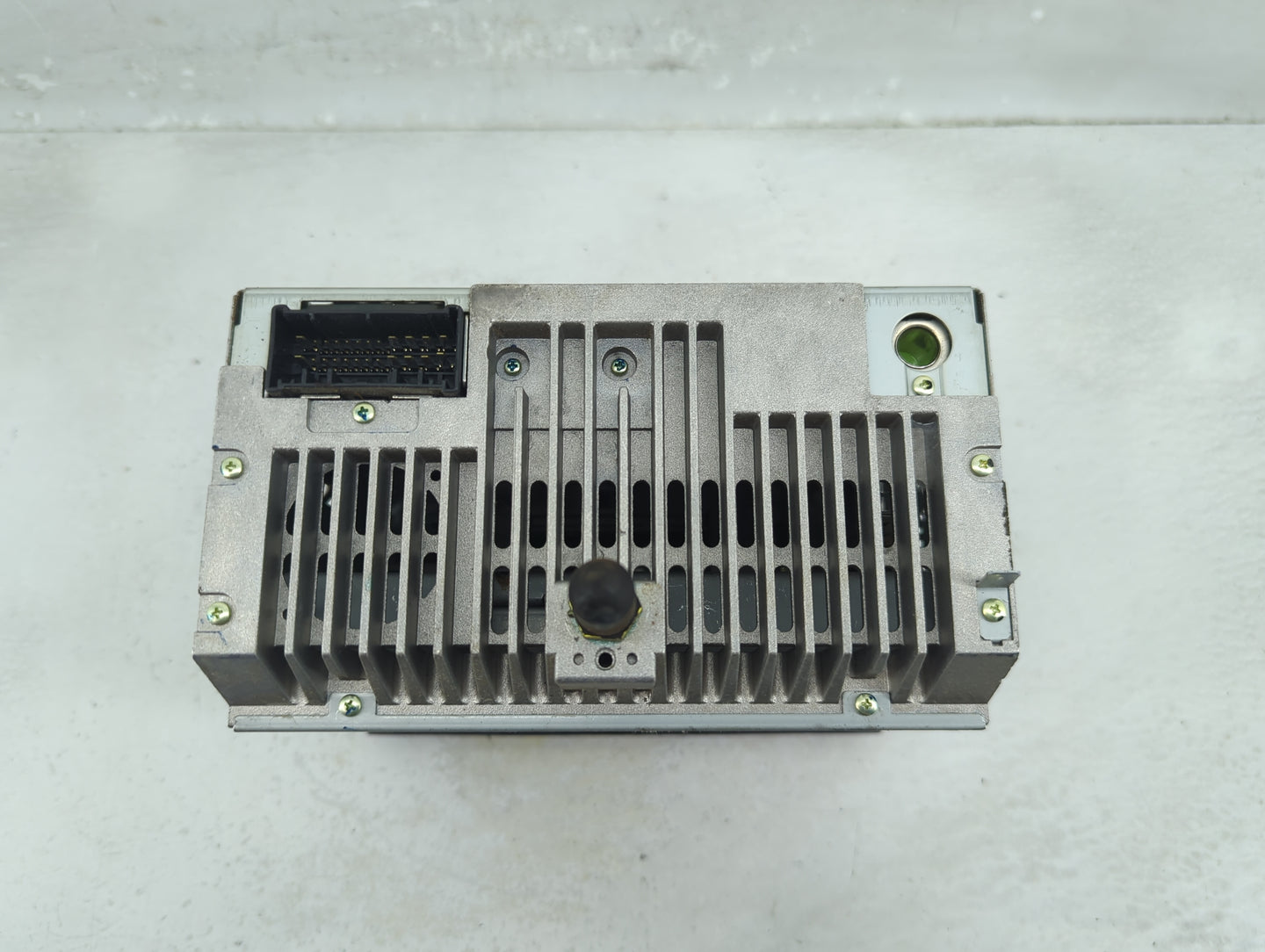2007-2008 Kia Rondo Radio AM FM Cd Player Receiver Replacement P/N:96140-1D1013W Fits Fits 2007 2008 OEM Used Auto Parts - O