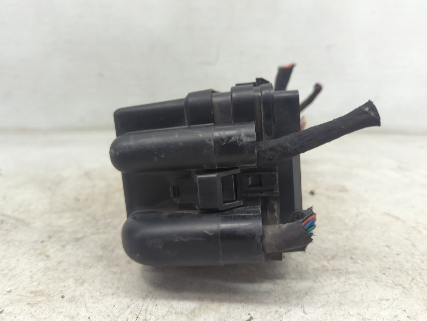 2006-2010 Kia Sedona Fusebox Fuse Box Panel Relay Module Fits Fits 2006 2007 2008 2009 2010 OEM Used Auto Parts - Oemusedaut