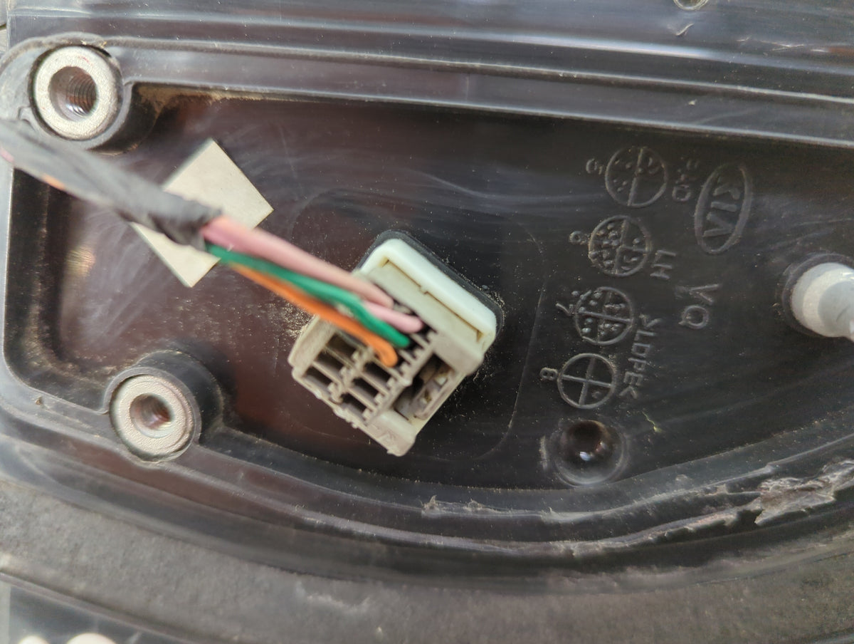 2011-2014 Kia Sedona Driver Side View Mirror - Left Door Mirror OEM Used - Oemusedautoparts1.com