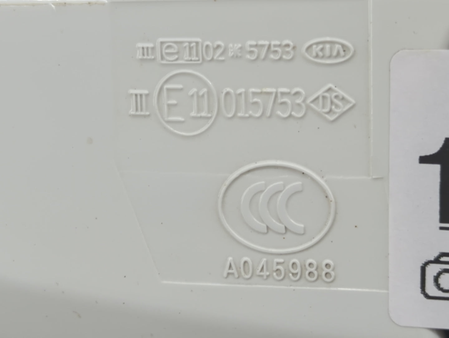2003-2009 Kia Sorento Driver Side View Mirror - Left Door Mirror OEM Used - Oemusedautoparts1.com