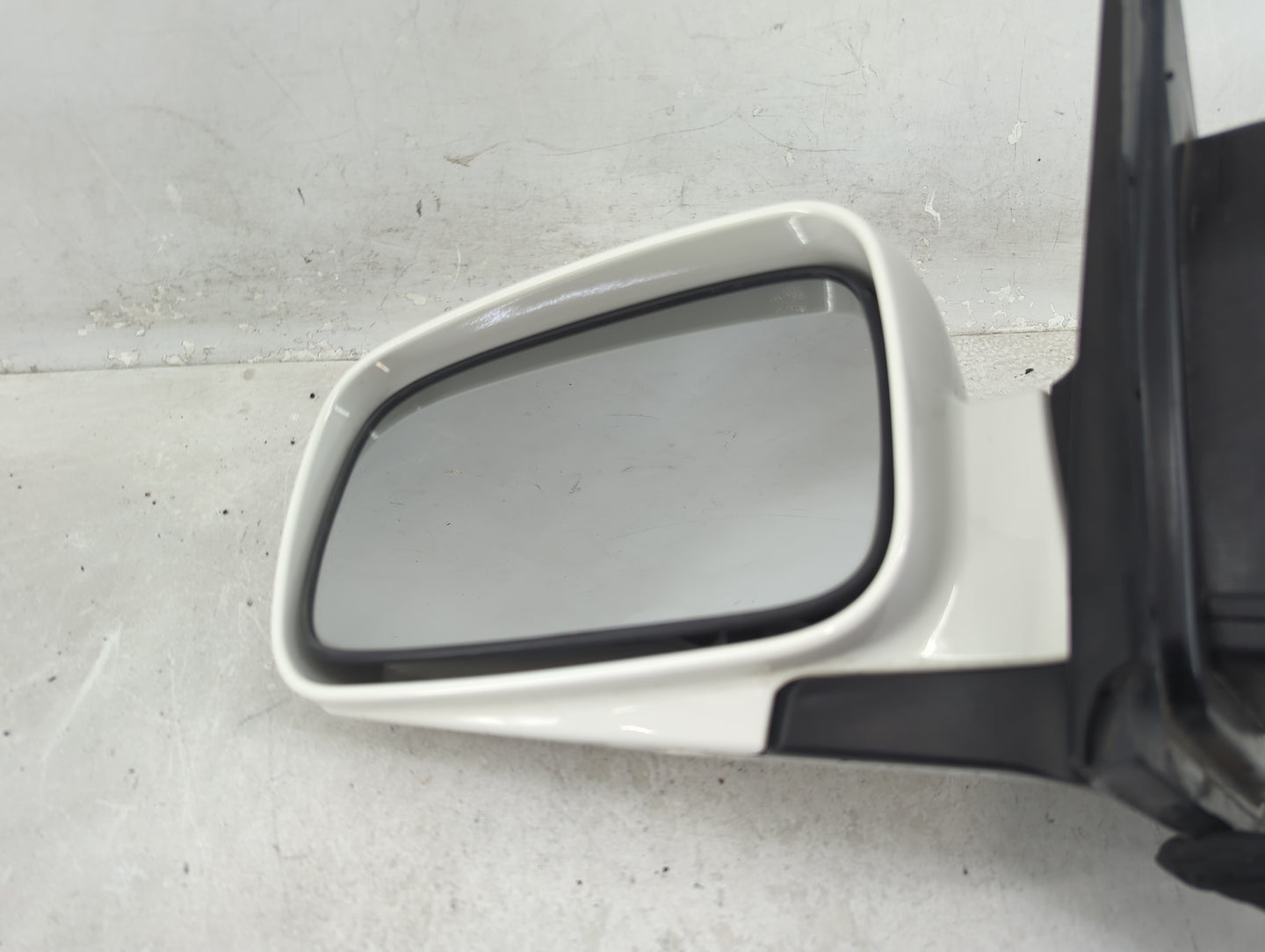 2003-2009 Kia Sorento Driver Side View Mirror - Left Door Mirror OEM Used - Oemusedautoparts1.com