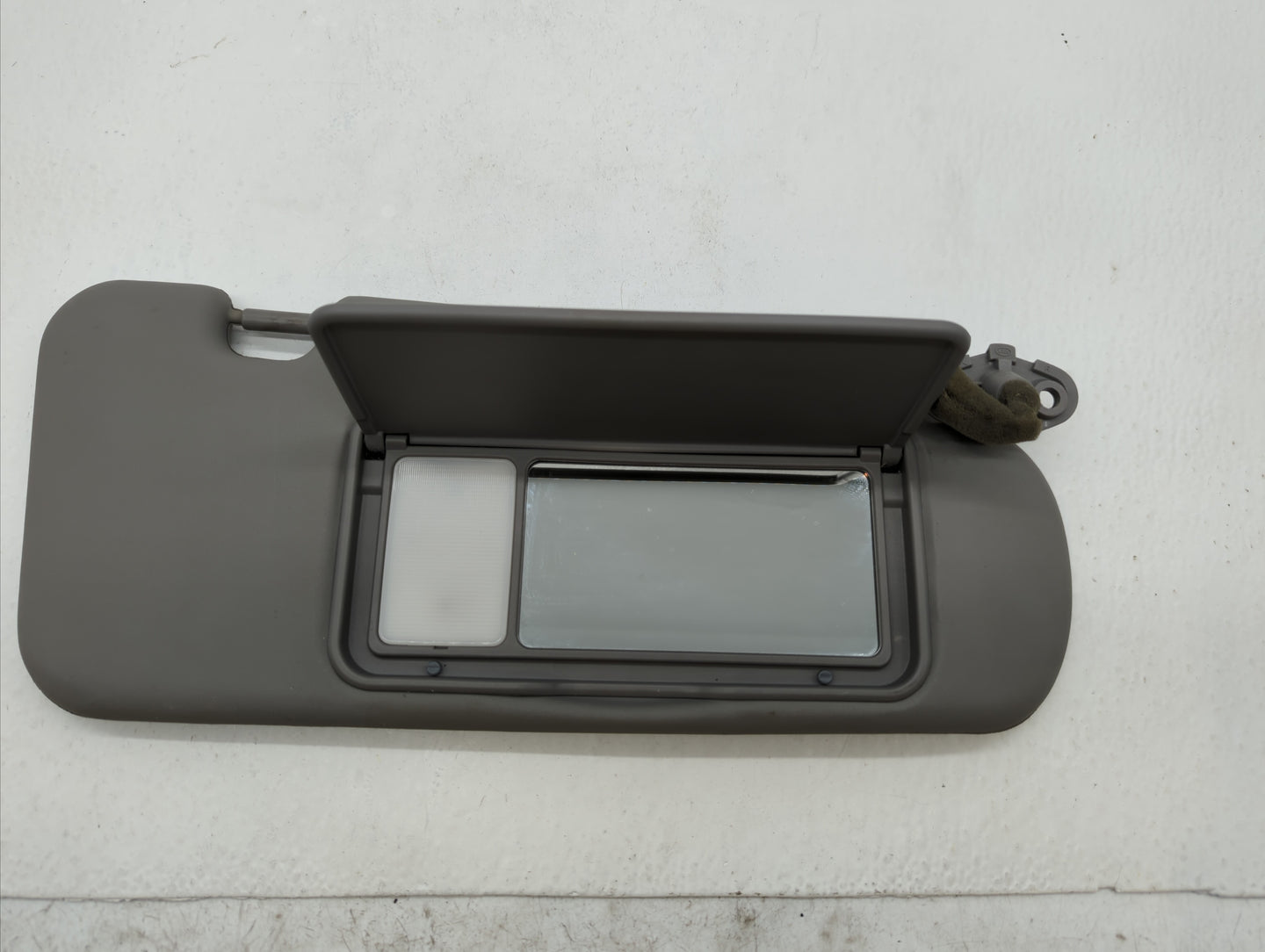 2008-2009 Kia Sorento Sun Visor Shade Replacement Passenger Right Mirror Fits Fits 2008 2009 OEM Used Auto Parts - Oemusedau