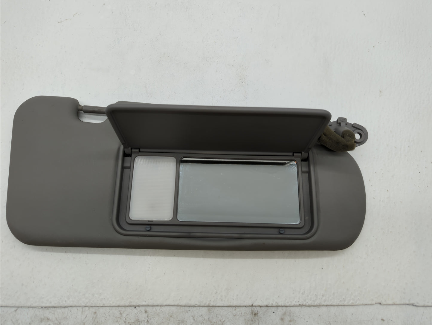 2008-2009 Kia Sorento Sun Visor Shade Replacement Passenger Right Mirror Fits Fits 2008 2009 OEM Used Auto Parts - Oemusedau