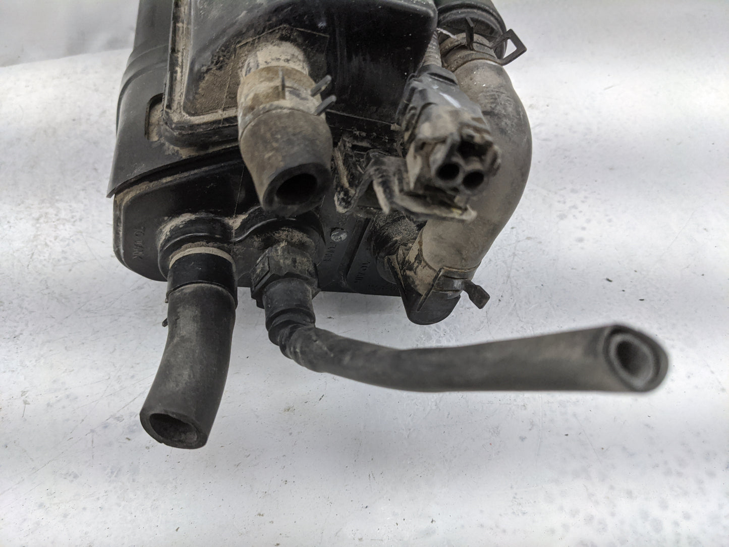 2008 Kia Spectra Fuel Vapor Charcoal Canister - Oemusedautoparts1.com