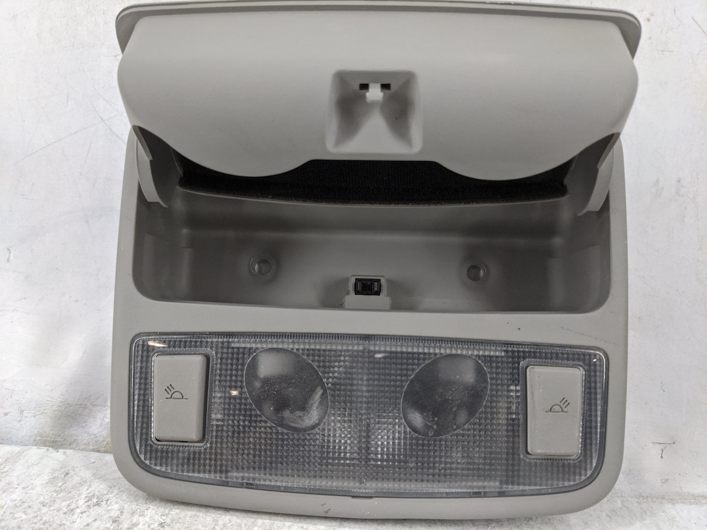 2008 Kia Spectra Overhead Roof Console Gray - Oemusedautoparts1.com