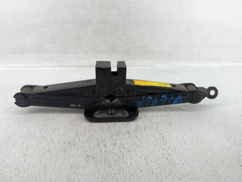 compare product 2008 Kia Spectra Spare Scissor Car Jack 527227