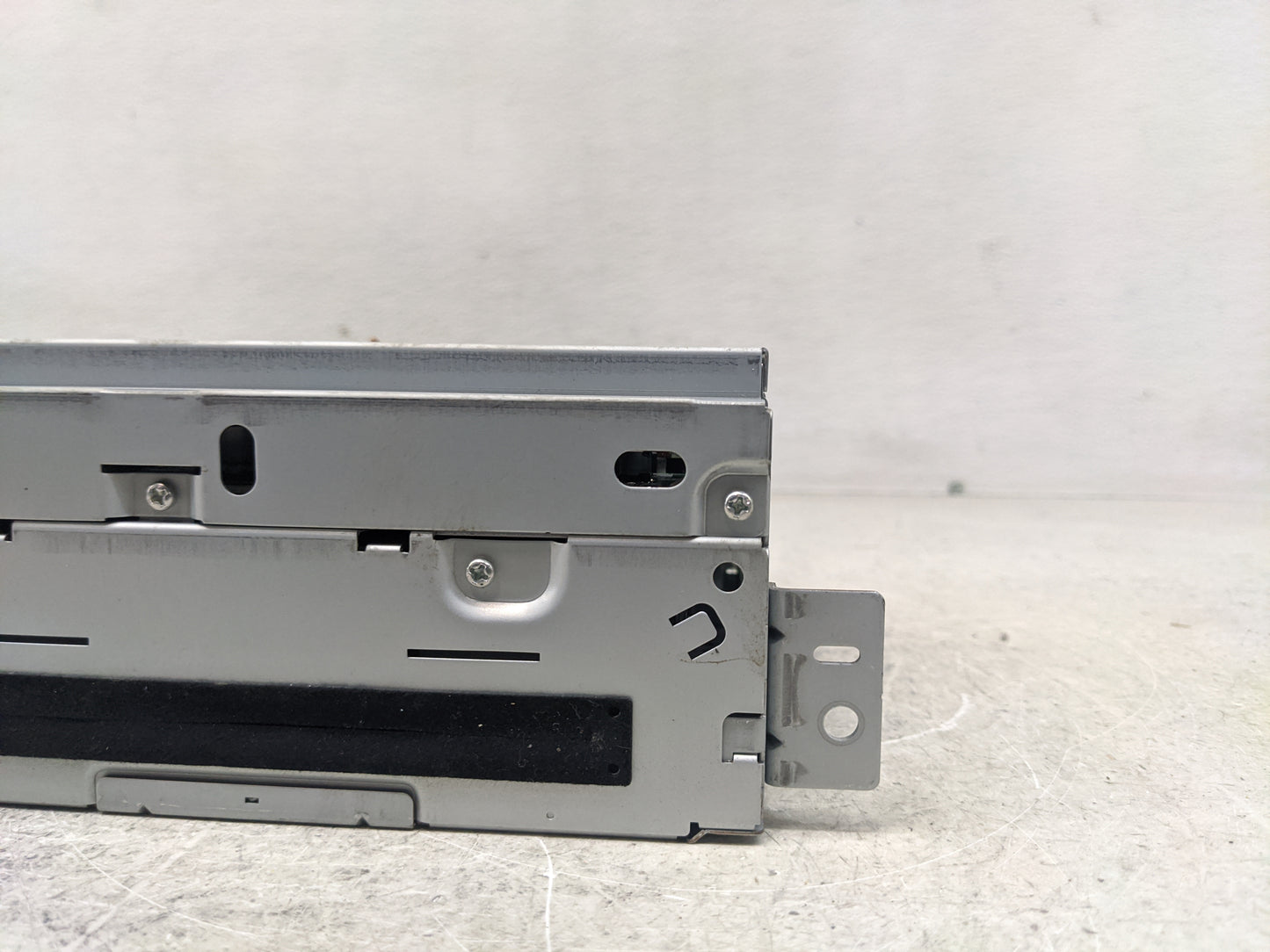 2008-2012 Land Rover Lr2 Radio AM FM Cd Player Receiver Replacement P/N:6G9N-14C230-TA 6G9N-18C815-TA Fits OEM Used Auto Par