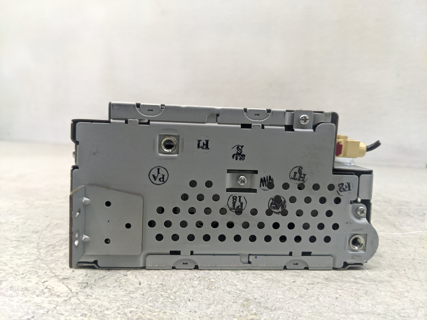 2008-2012 Land Rover Lr2 Radio AM FM Cd Player Receiver Replacement P/N:6G9N-14C230-TA 6G9N-18C815-TA Fits OEM Used Auto Par