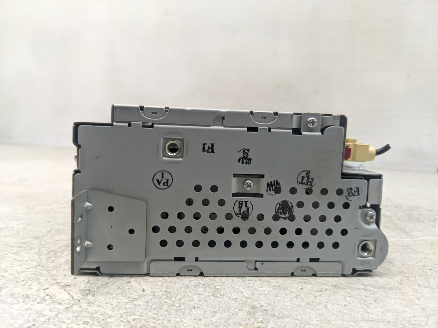 2008-2012 Land Rover Lr2 Radio AM FM Cd Player Receiver Replacement P/N:6G9N-14C230-TA 6G9N-18C815-TA Fits OEM Used Auto Par