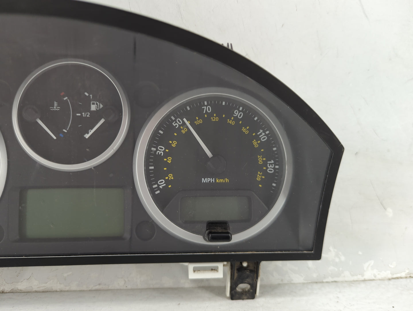2008 Land Rover Lr2 Instrument Cluster Speedometer Gauges P/N:YAH500220 LR-0026-005-MO-CO, YAC502590 Miles: Fits Fits 2009 O