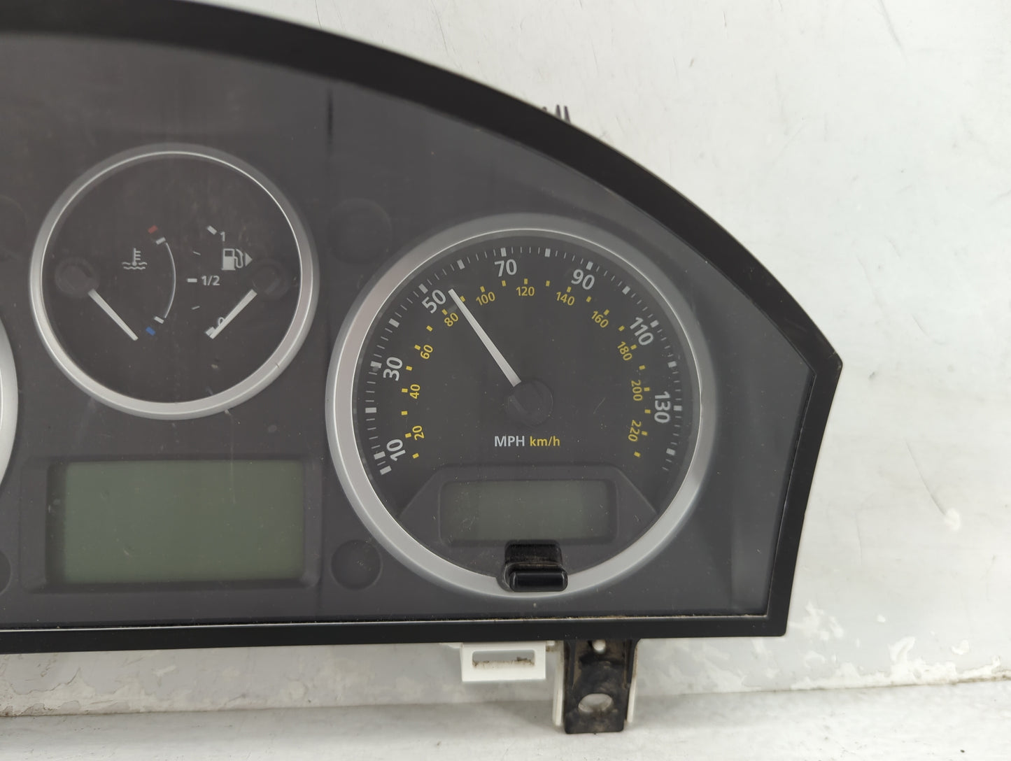 2008 Land Rover Lr2 Instrument Cluster Speedometer Gauges P/N:YAH500220 LR-0026-005-MO-CO, YAC502590 Miles: Fits Fits 2009 O