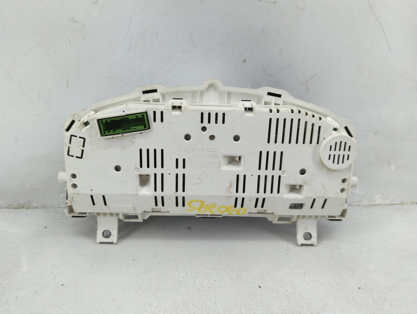 2008 Land Rover Lr2 Instrument Cluster Speedometer Gauges P/N:YAH500220 LR-0026-005-MO-CO, YAC502590 Miles: Fits Fits 2009 O